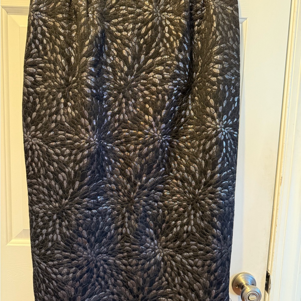 Chic Black Floral Pencil Skirt